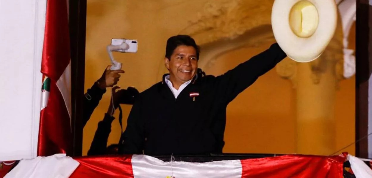 Castillo se autodeclara vencedor das eleições no Peru e pede respeito ao resultado
