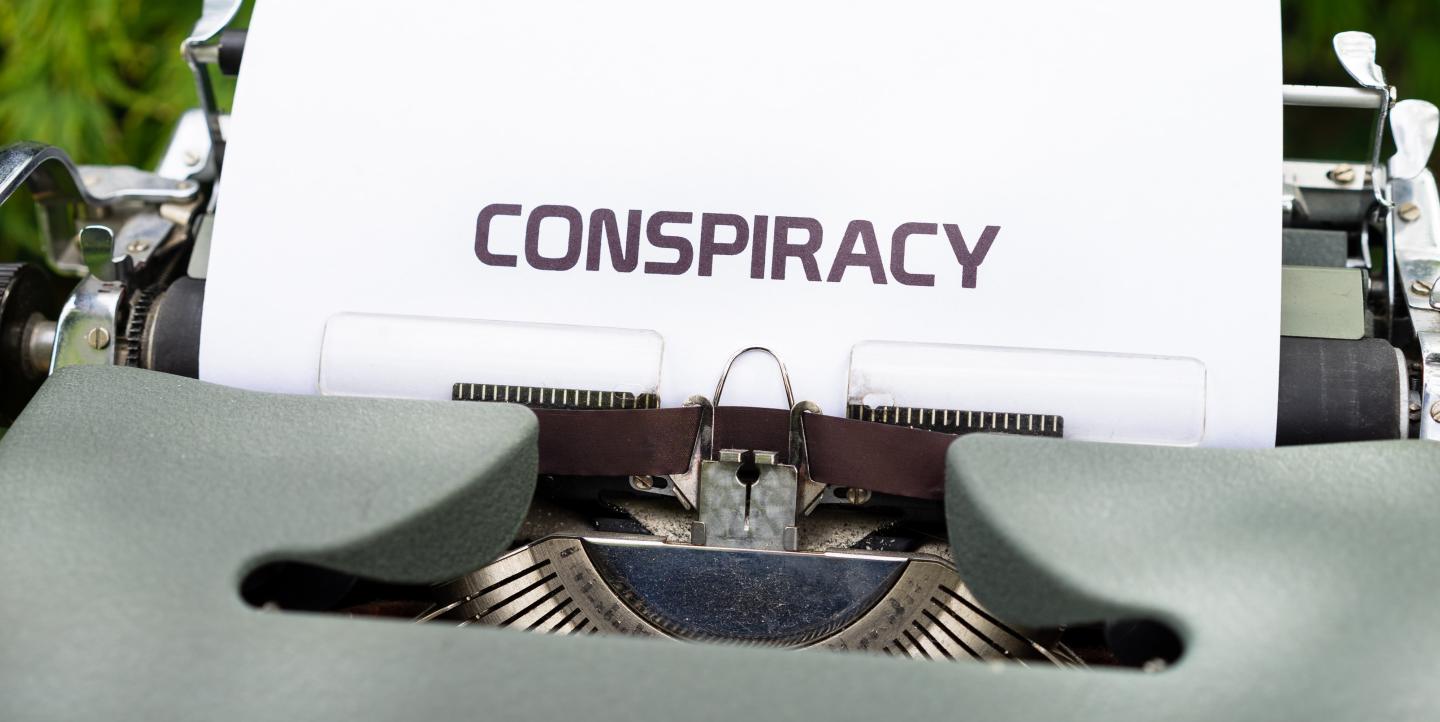 O que jornalistas devem saber ao escrever sobre teorias da conspiração