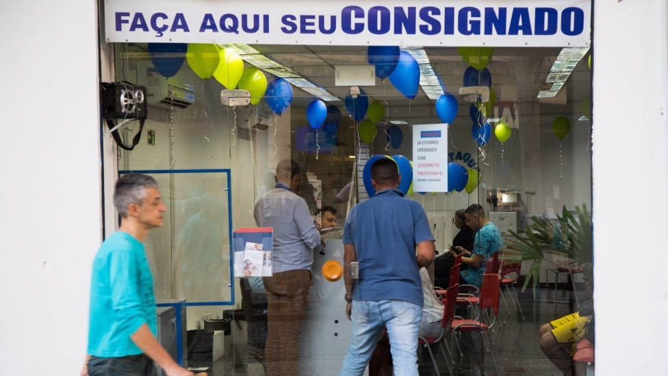 Consignado do Auxílio Brasil é armadilha de Bolsonaro para endividar pobres