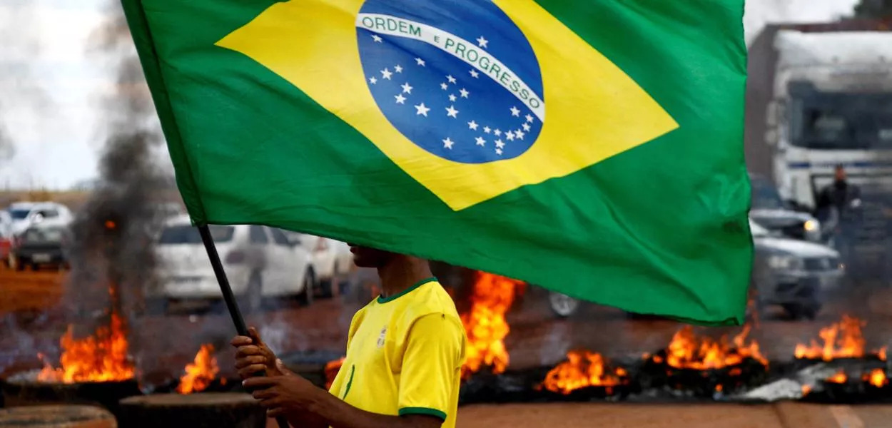 Bolsonaristas agem como terroristas nas estradas de Santa Catarina, diz PRF