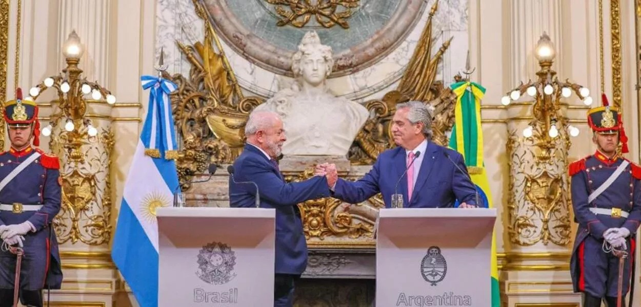 Lula favorece reeleição de Fernández com troca de moeda para incrementar comércio e reduzir inflação e juros