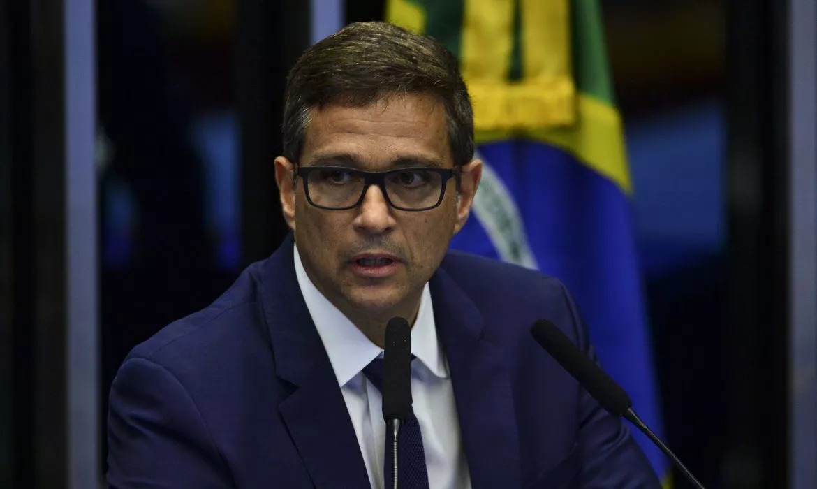 Bolsonaro volta para lançar germe da guerra civil no caos econômico produzido pelo seu aliado Campos Neto