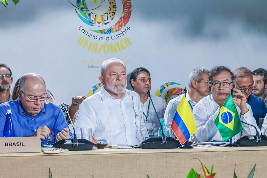 ‘Meu governo vai zerar desmatamento ilegal até 2030’, diz Lula na Colômbia