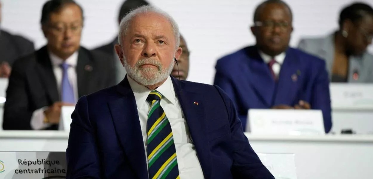 “Ninguém no mundo tem a moral de discutir energia limpa com a gente”, diz Lula ao comentar exigências da União Europeia