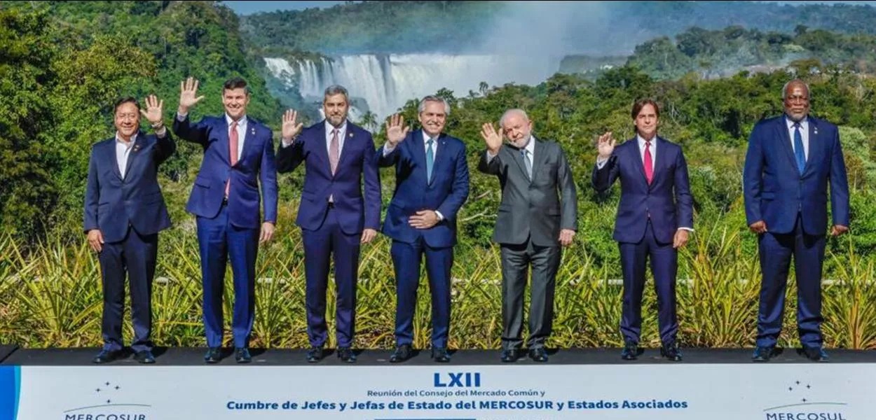 Em cúpula do Mercosul, Lula defende moeda comum para comércio e resposta “contundente” do bloco às demandas da UE