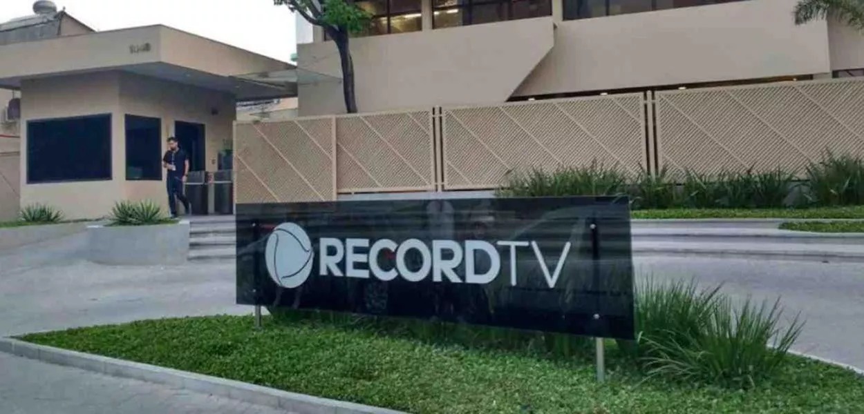Record TV tem dia de pânico após demissão de 200 funcionários