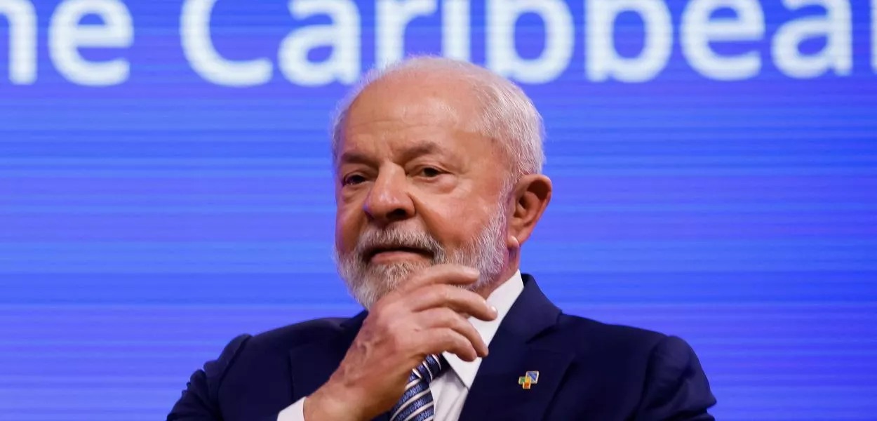 Lula retorna de viagens disposto a fechar sua primeira reforma ministerial