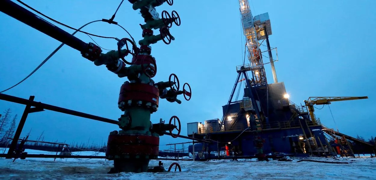China registra fluxos recordes de importação de petróleo e carvão russos, diz mídia