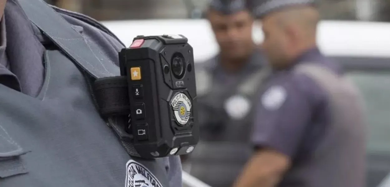 Após chacina, aliados de Tarcisio querem fim das câmeras nas fardas dos policiais