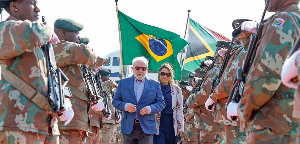 Lula chega à África do Sul para cúpula do BRICS