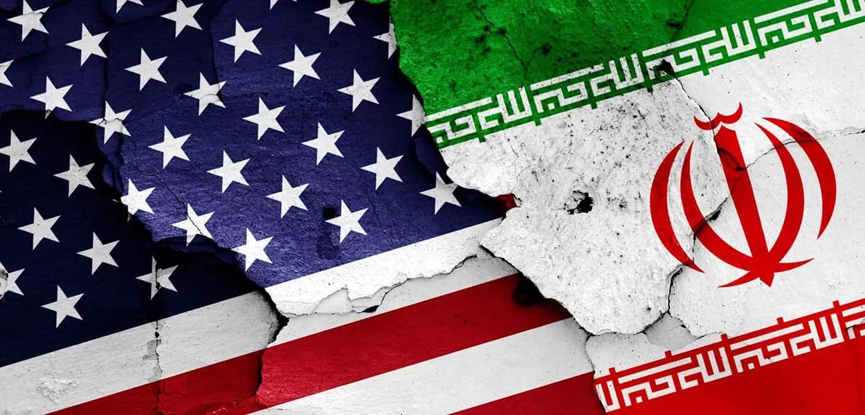 Irã promete resposta após EUA confiscarem navio petroleiro: “pirataria”