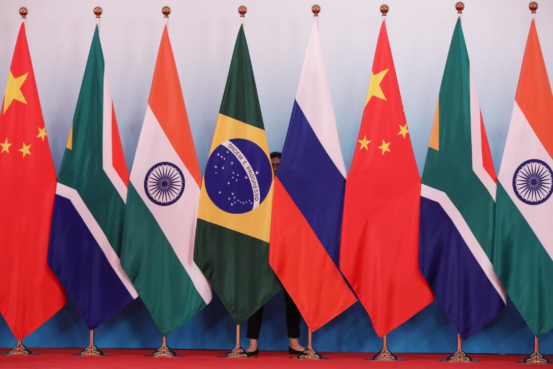 Mais 40 BRICS no Muro