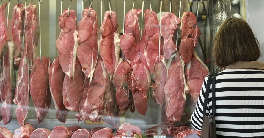 Queda dos preços impulsiona o consumo de carne no país