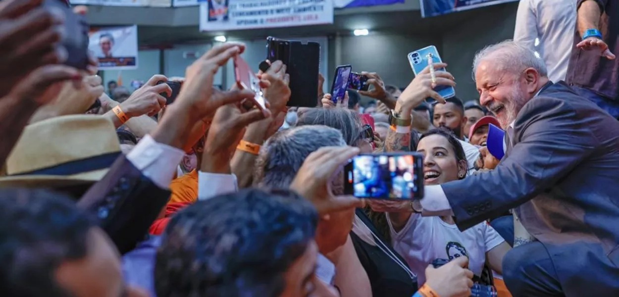 Brasileiros estão mais otimistas com o futuro e 59% acreditam que o País vai melhorar em 2023, aponta Ipespe
