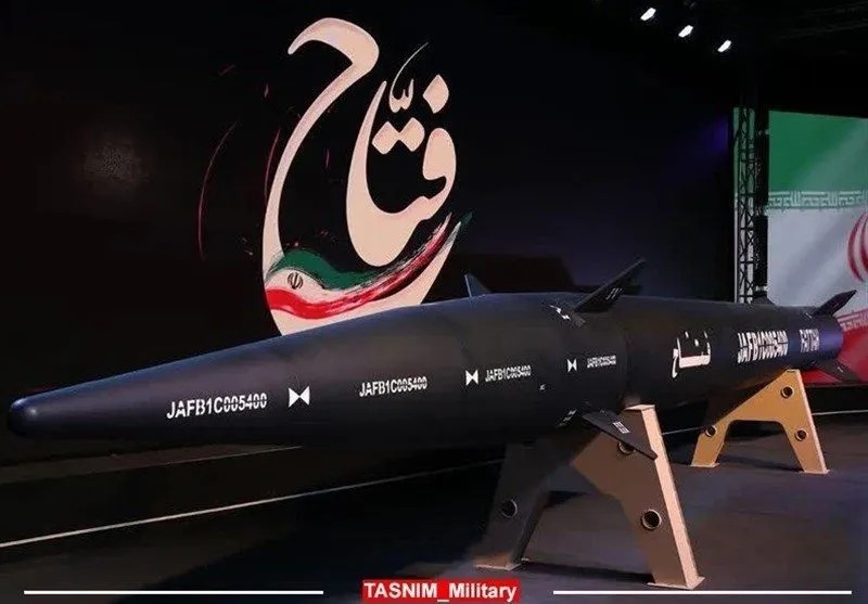 Irã apresenta primeiro míssil balístico hipersônico