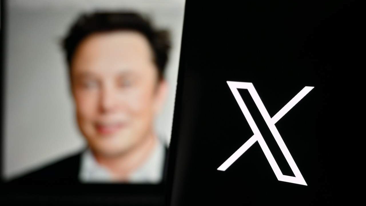 Elon Musk quer ocultar manchetes de notícias no X/Twitter