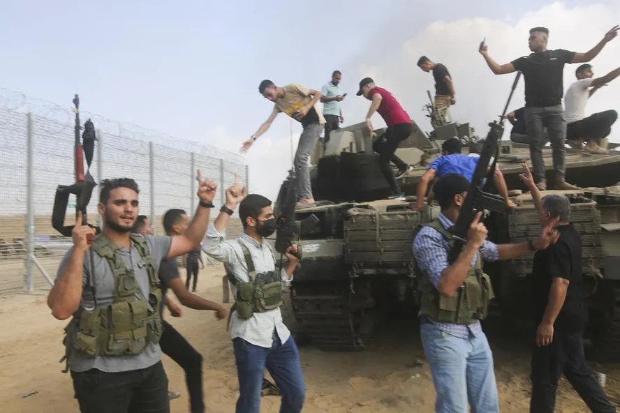 Após ataque do Hamas, especialistas veem escalada de violência sem precedentes entre Israel e Palestina