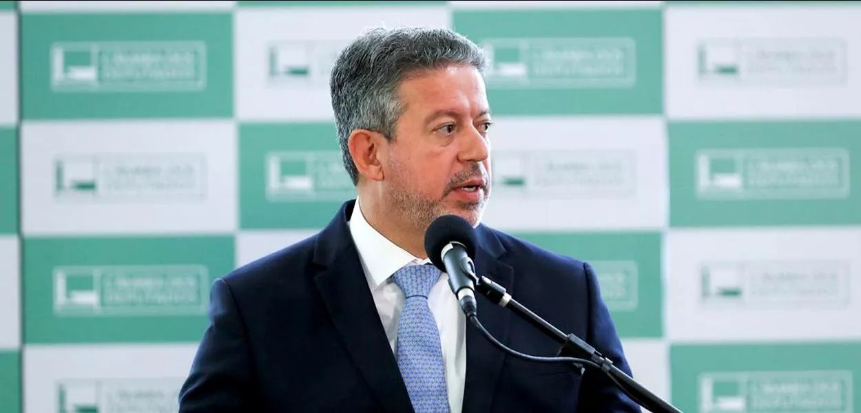 Em derrota para Lira, prazo vence e alterações no modelo eleitoral ficam para 2026
